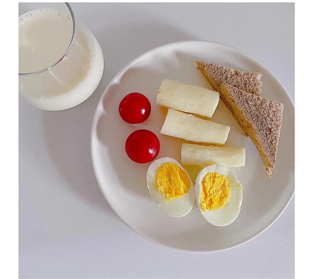煎蛋与面包牛奶图片素材-编号25107863-图行天下